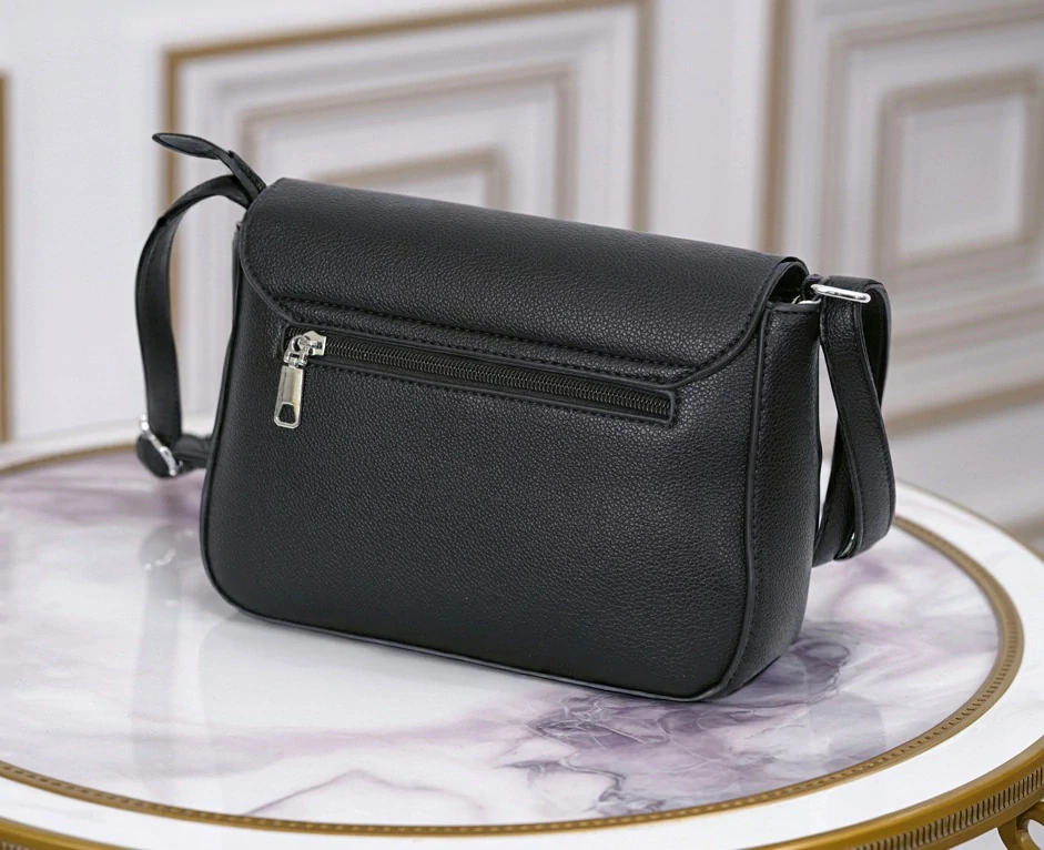 Malá kabelka David Moda s klopou černá L4973